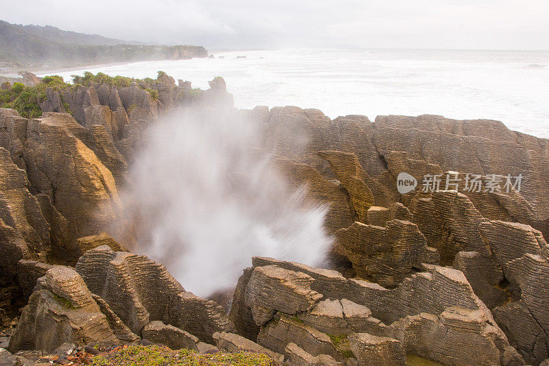 Punakaiki 3号的煎饼岩气孔